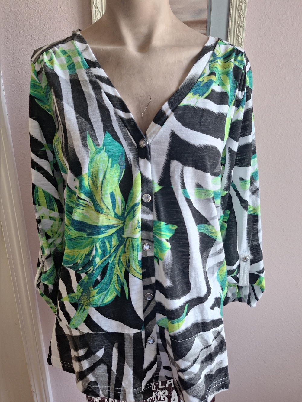 Onque Petite White and Black ,Green Tropical  Snap Close Front
